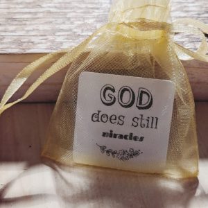 God does still miracles - Mini-Magnet